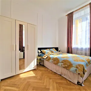 J&w Swietojanska Guest house Warsaw