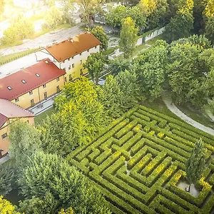  Hotel I Restauracja Brochow